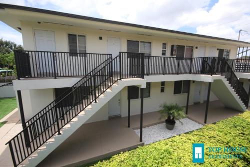 2 bedrooms, 5 beds