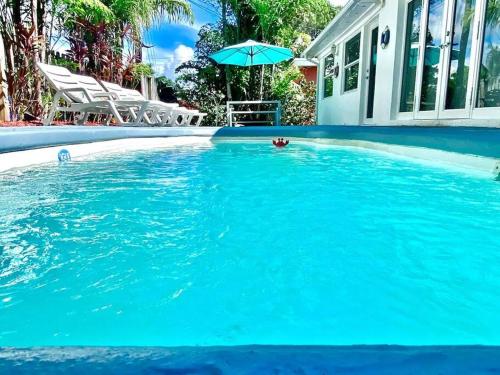 5BD House - Pool+BBQ+King beds - 3 min to beach