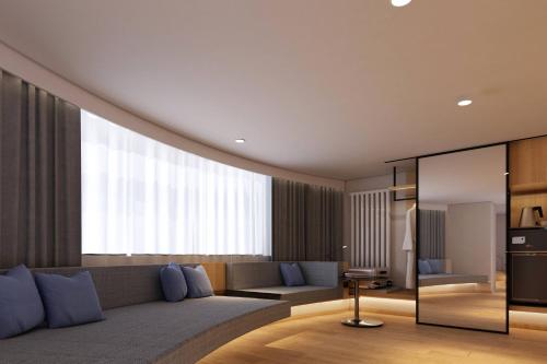 room detail thumbnail 1