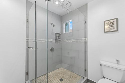 Mid-City Charm 2 BR 2 Bath with Parking 1, Los Angeles (zdjęcie 5)