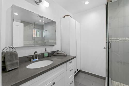 Mid-City Charm 2 BR 2 Bath with Parking 1, Los Angeles (zdjęcie 9)