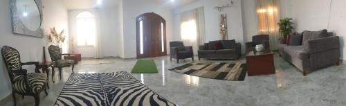 Beautiful semi villa with private entrance in Sheikh Zayed- villa queen photo 4