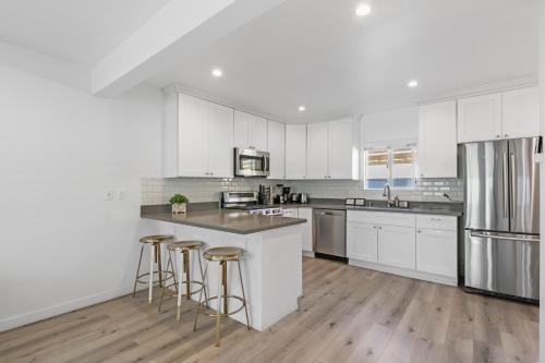 Miracle Mile Chic 1 BR Bungalow Apt Parking Unit 2, Los Angeles (zdjęcie 8)