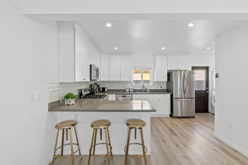 Miracle Mile Chic 1 BR Bungalow Apt Parking Unit 2, Los Angeles (zdjęcie 6)