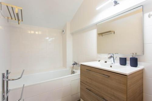Charming apartment with AC -2BR/8P- Bastille - image 7