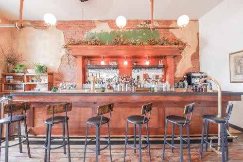 Imperial Hotel + Restaurant - 레스토랑