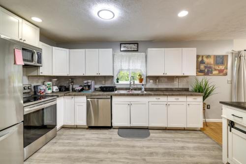 Tobyhanna Vacation Home with Hot Tub and Game Room in Tobyhanna, USA
