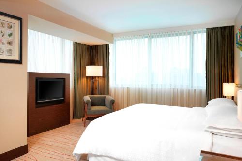 Four Points by Sheraton Shanghai, Daning - Tap to explore photos