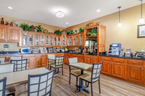 Best Western Plus Bradbury Inn and Suites - image 13