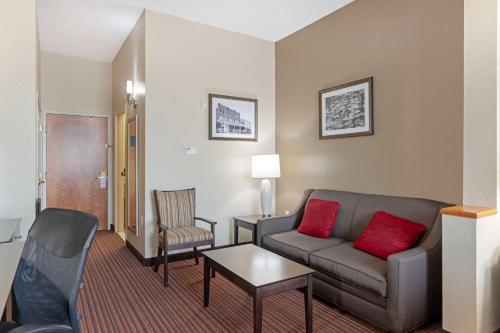 Best Western Plus Bradbury Inn and Suites