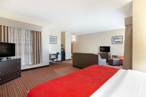 Best Western Plus Bradbury Inn and Suites