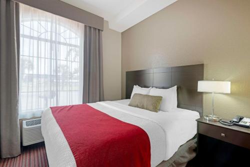 Best Western Plus Bradbury Inn and Suites - image 8