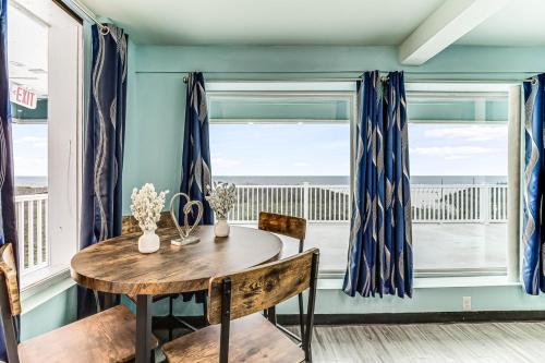 Seaside Boutique Hotel, Waves At Your Doorstep