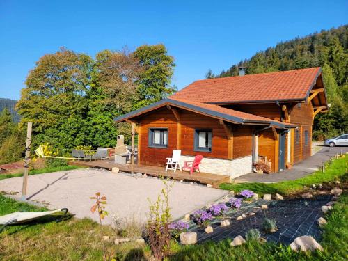 Chalet de 5 chambres a Xonrupt Longemer a 500 m des pistes avec vue sur la ville sauna et jardin amenage