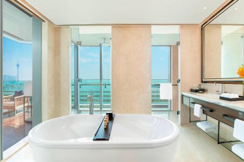 浴室, 珠海華發喜來登酒店 (Sheraton Zhuhai Hotel) in 珠海
