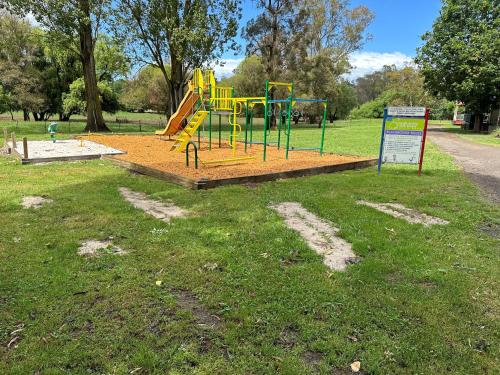 Breakaway Twin Rivers Caravan Park in Acheron