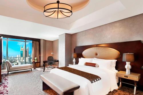 Superior Room with City View image 4