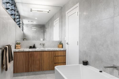 Three-Bedroom House image 8