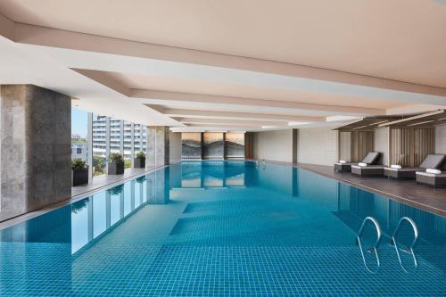 Swimming pool, Xuzhou Marriott Hotel Lakeview in Xuzhou