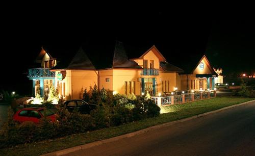 Hotel U Milína (Hotel U Milina) in 普日布拉母