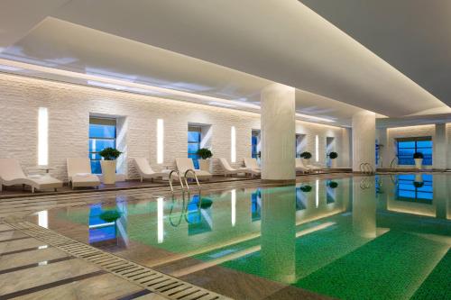 Swimming pool, Ningbo Marriott Hotel in Ningbo