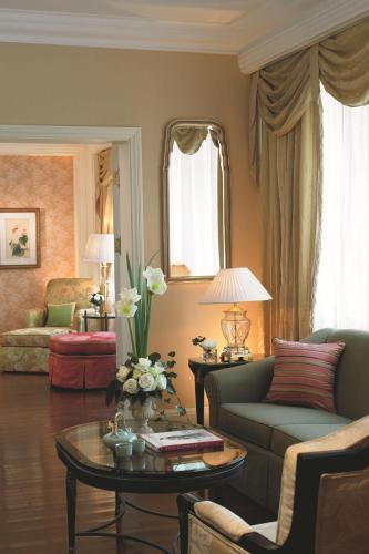 Premier Suite image 6