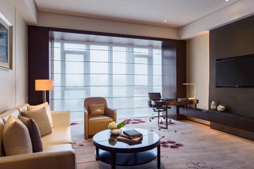 Executive Suite image 5