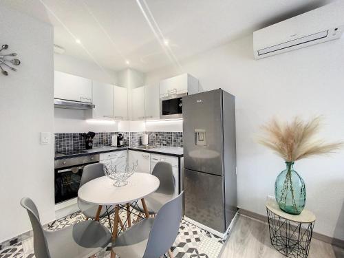 Kitchen, Escapades Ensoleillees near Musée Archéologique de Nice-Cimiez