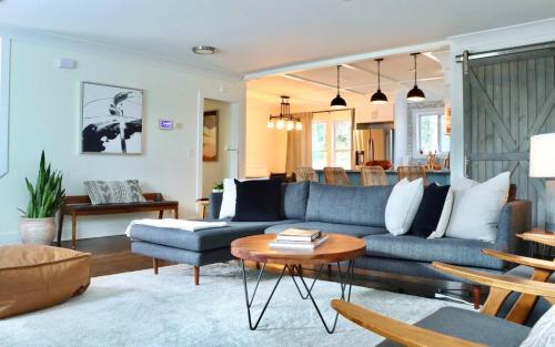 The Monopoly House - Your Ideal Retreat in the Heart of Atlanta