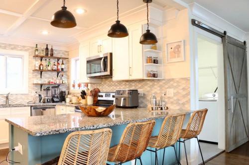 The Monopoly House - Your Ideal Retreat in the Heart of Atlanta in Atlanta, USA