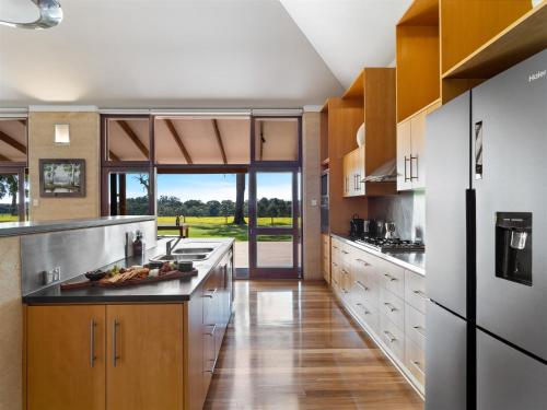 Kitchen, Forest Rise Chalets and Lodge in Margaret River