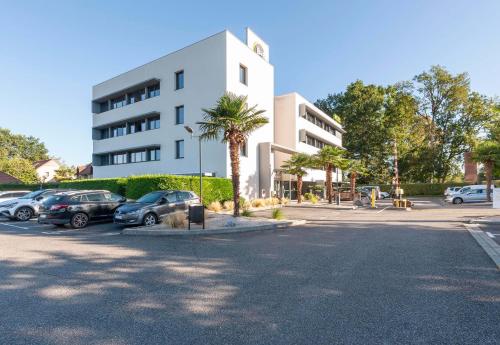 . B&B HOTEL Pau Zénith