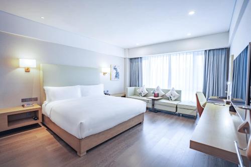 One-Bedroom Deluxe King Suite room in Hilton Lijiang
