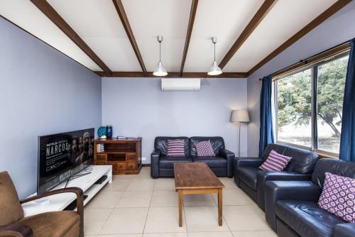 Seascape - Outstanding Views Pet Friendly Free WIFI Netflix in Guilderton