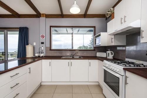 Seascape - Outstanding Views Pet Friendly Free WIFI Netflix in Guilderton