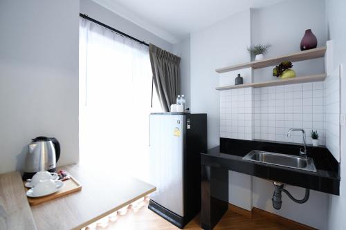 You Hotel - main image