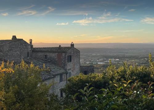 Medieval Penthouse with Sunset Panoramic Views - Apartment - Giove