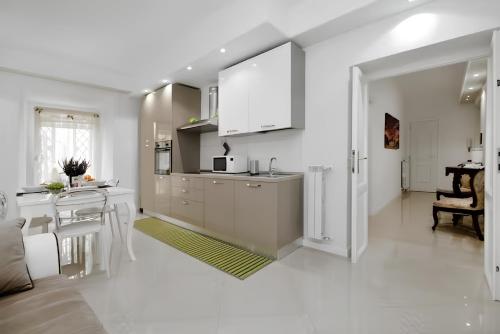 Ludovisi Barberini Grand Apartment, Roma (foto 8)