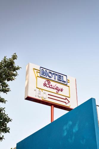 Baileys Parkside Motel by Vetroblu