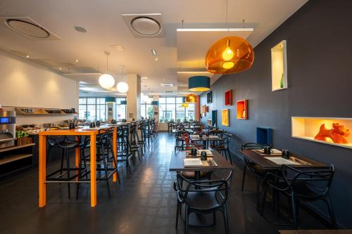 Restaurant, Ibis Styles Saumur Gare Centre Hotel in Saumur