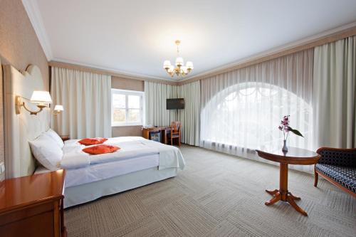 1 queen bed