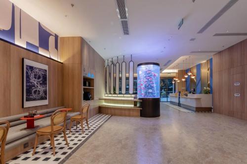 Lobby, Holiday Inn Express Shanghai Hongqiao Linkong By IHG near Rong Gang Seafood Restaurant (JinSha Jiang Road)