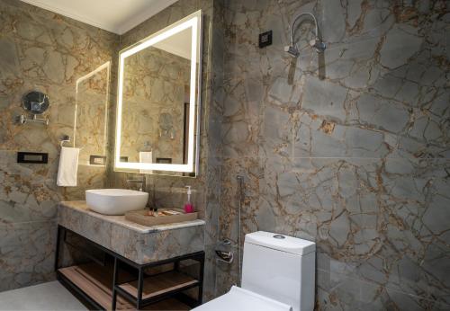 King Room image 6
