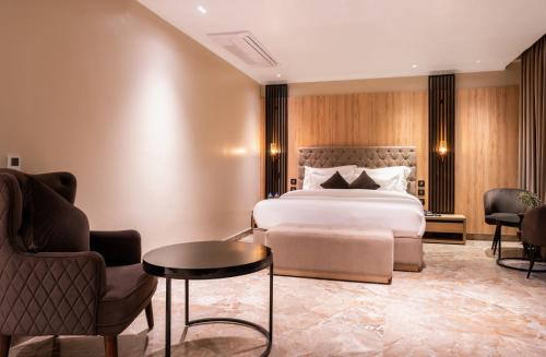 Superior Double Room image 3