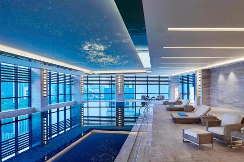Swimming pool, Zhuzhou Marriott Hotel in Zhuzhou