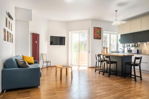 Cozy flat 2 bedrooms 2 bathrooms with balcony, Řím