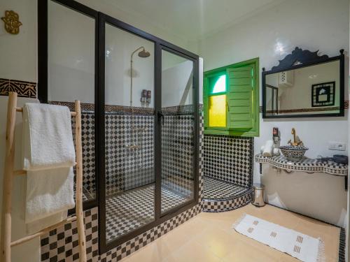 room detail thumbnail 2