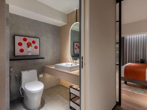 room detail thumbnail 2