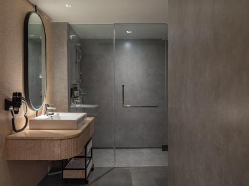 room detail thumbnail 2