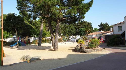 Mobil-home a louer dans un camping **** proche de la mer et forêt